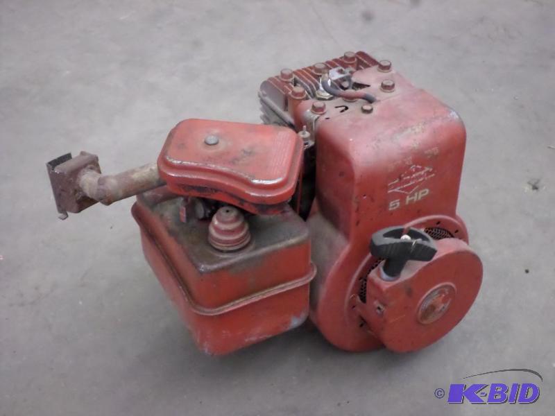 lot 74 image: Briggs & Stratton 5HP Gas Engine...