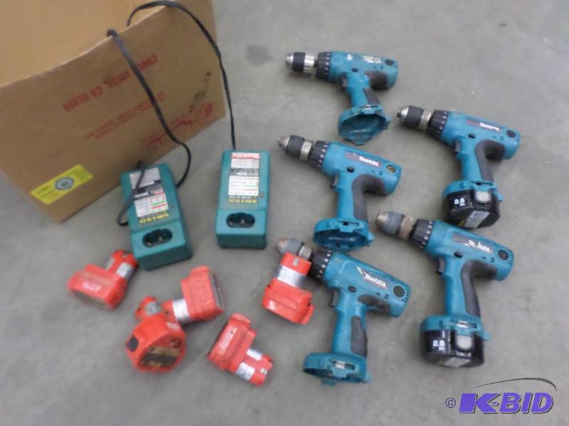 lot 77 image: (5) Makita Cordless Drills With Batteries &am...
