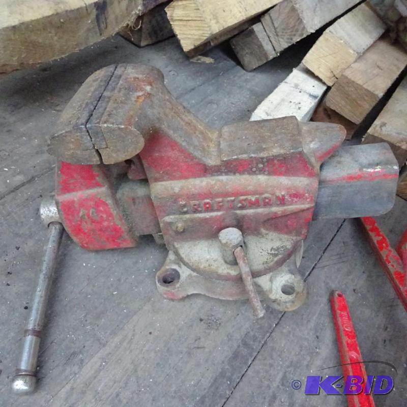 Craftsman 4&quot bench vise....