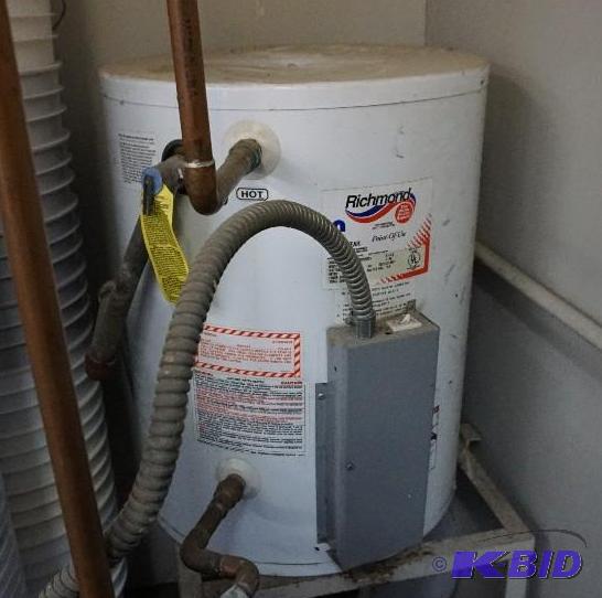 lot 20 image: Richmond Model 8VP-20-1&nbspWater Heater 19....