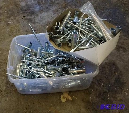 lot 30 image: 1 Lot of Chain Saw WrenchesTools With Spark ...