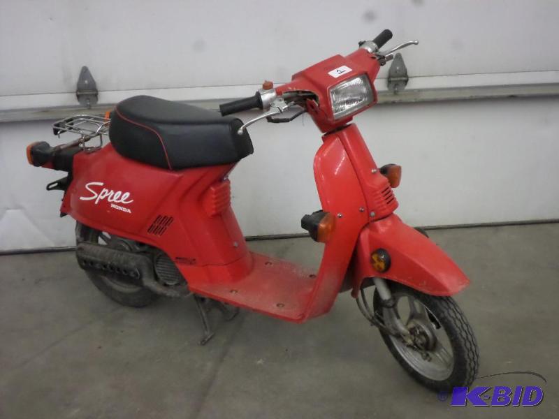 lot 1 image: 1986 Honda Spree 49cc Moped, 1797 Indicated M...