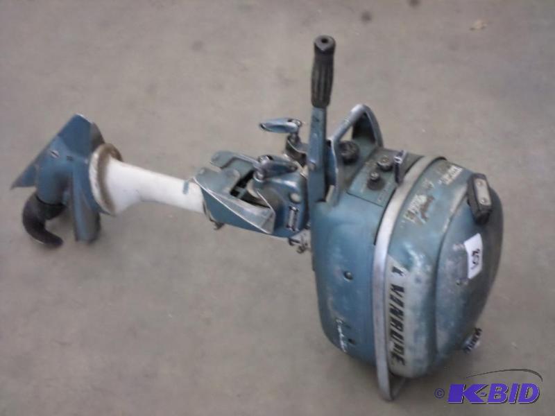lot 108 image: 1952 Evinrude 3HP Light Twin, Good Compressio...