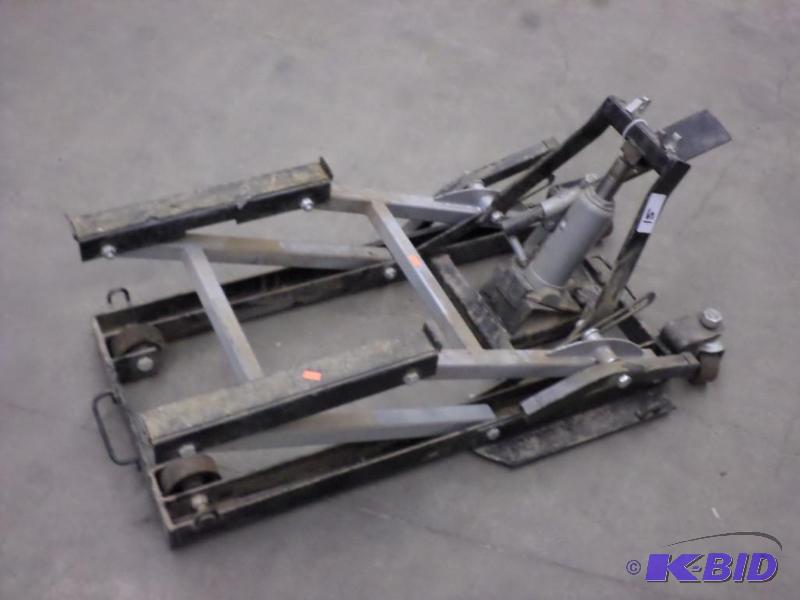 lot 15 image: Low-Profile MotorcycleATV Jack, Works...
