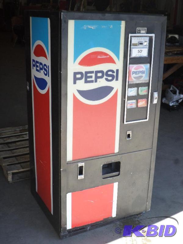 lot 38 image: 120Volt Pepsi 5-Selection Vending Machine, Co...