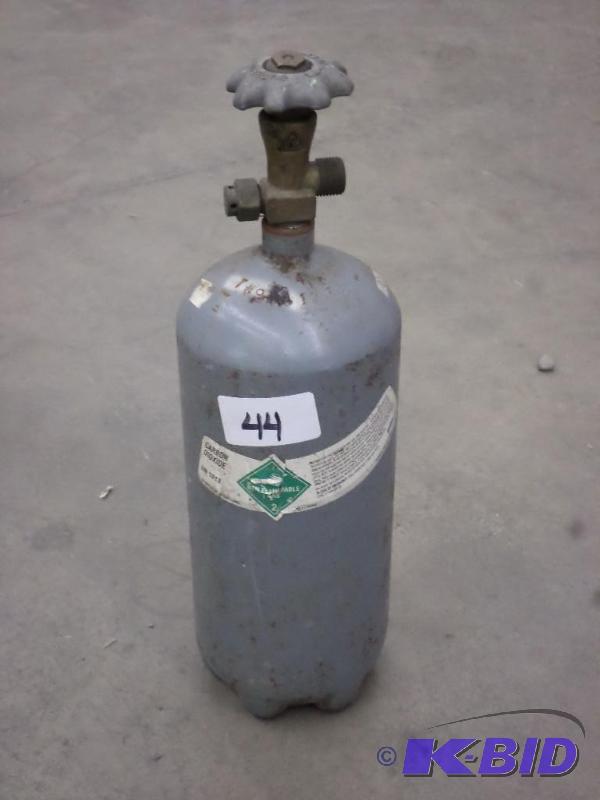 lot 44 image: 18" CO2 Tank...