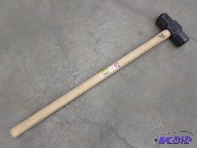 lot 48 image: Like New 10# Sledge Hammer...