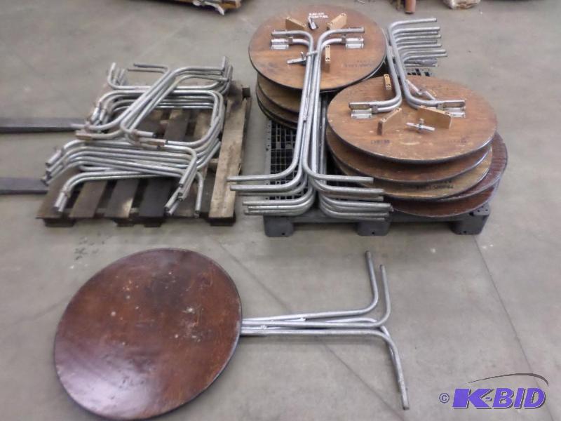 lot 72 image: (10) Folding 30" Round Top Pedastal Tabl...