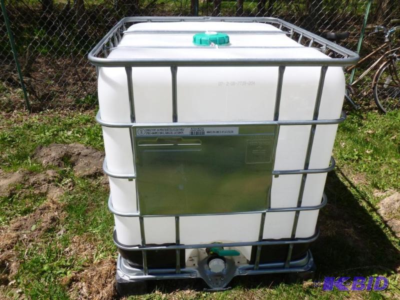 lot 10 image: Large 250 gallon plastic food grade liquid st...