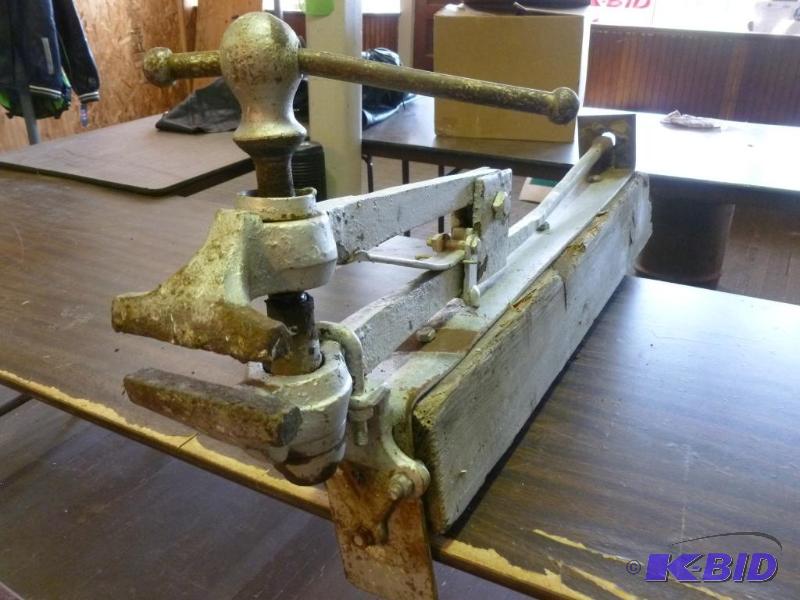 lot 103 image: Large heavy duty post vise, measures 42"...