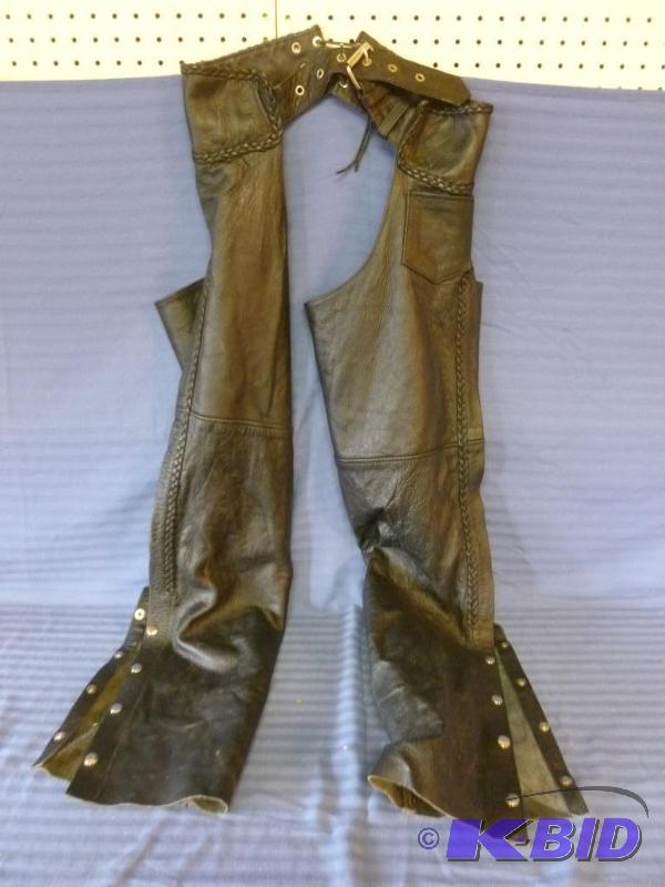 lot 106 image: Hot Leathers ladies motorcycle chaps size xs,...
