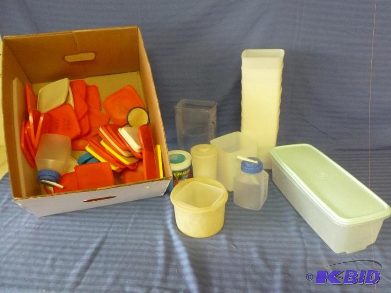 lot 123 image: Large lot of plastic storage containers and r...