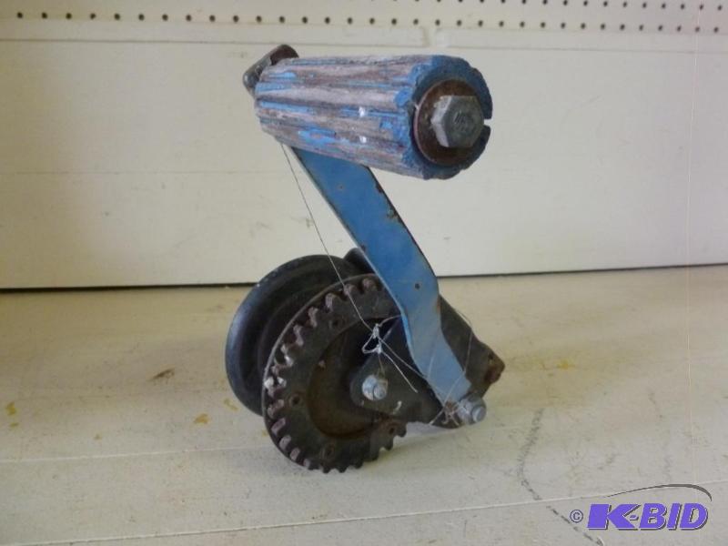 lot 131 image: Sears trailer winch. ...