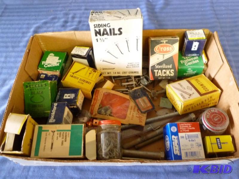 lot 160 image: Large lot of good handyman type items. ...