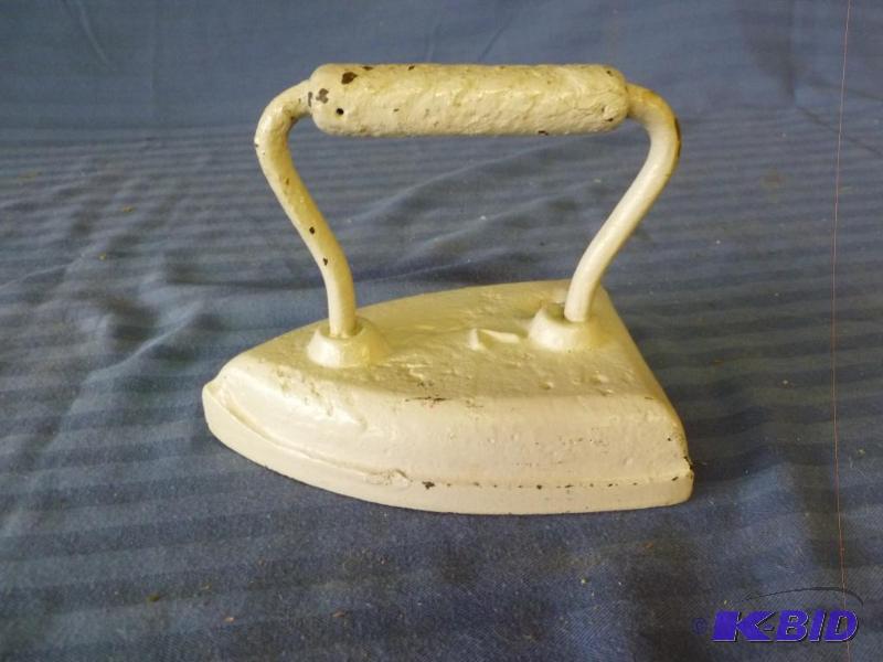 lot 169 image: Antique No. 7 iron. ...