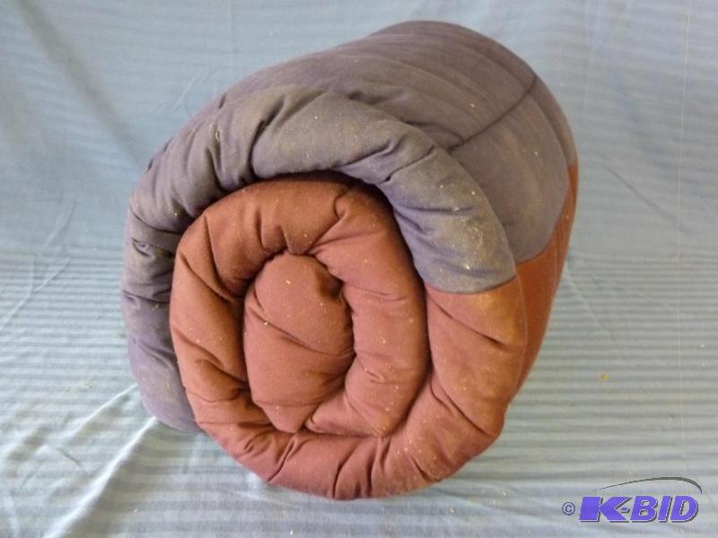 lot 170 image: Large sleeping bag. ...