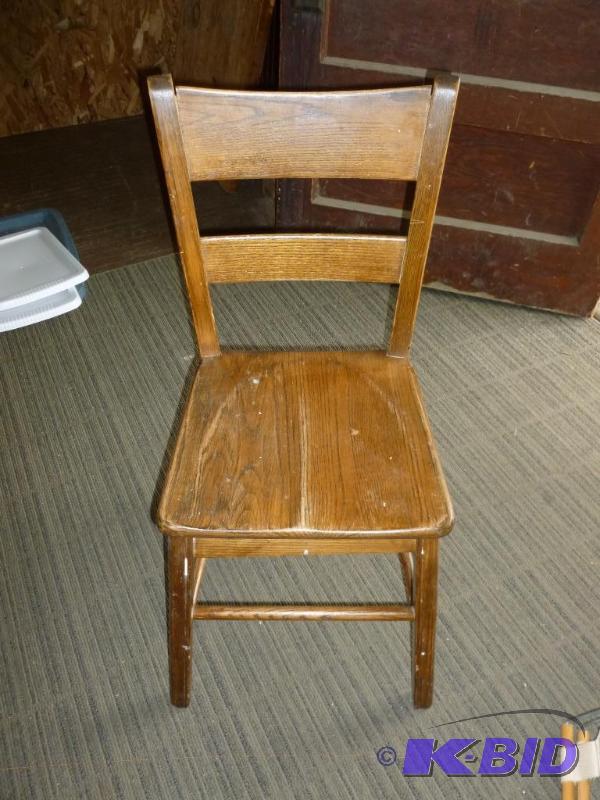 lot 186 image: Vintage wooden chair, measures 14.5" acr...