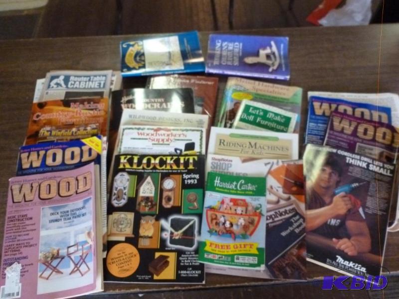 lot 190 image: Large lot of woodworking magazines. ...