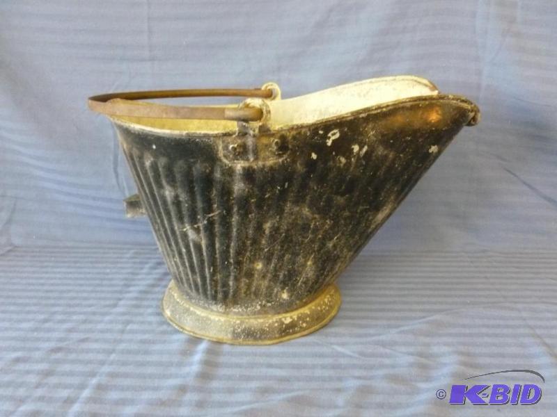 lot 21 image: Vintage metal coal bucket. ...