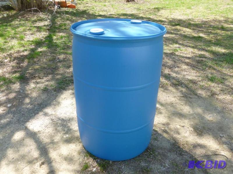 lot 213 image: Large 55 gallon plastic barrel, comes with tw...