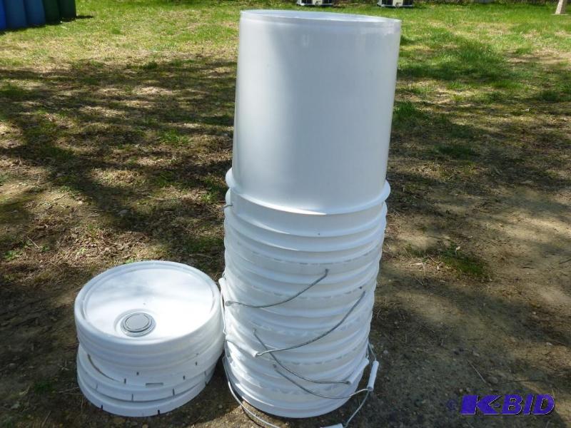 lot 222 image: Lot of six - 5 gallon food grade pails, with ...