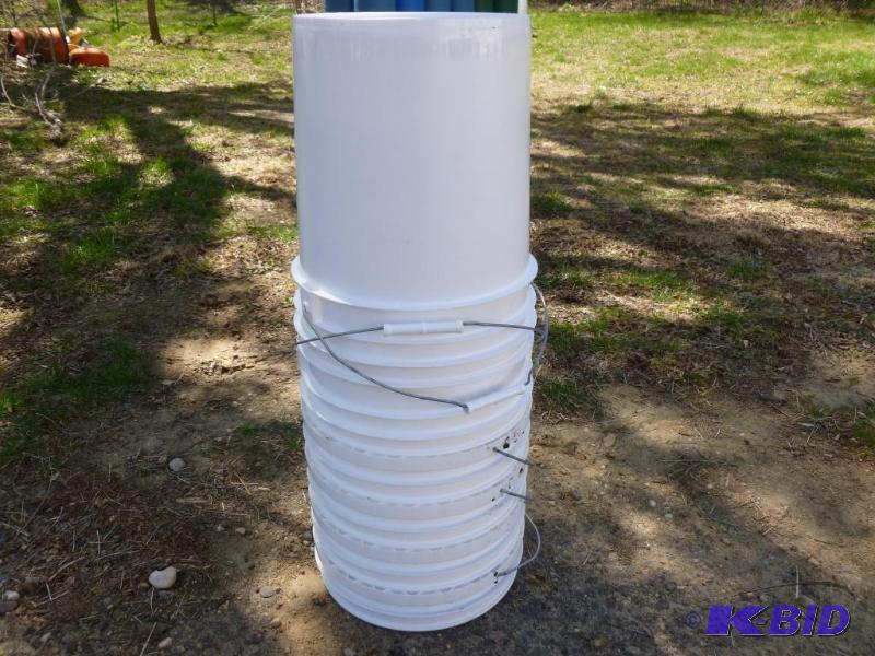 lot 226 image: Lot of six - 5 gallon food grade pails....