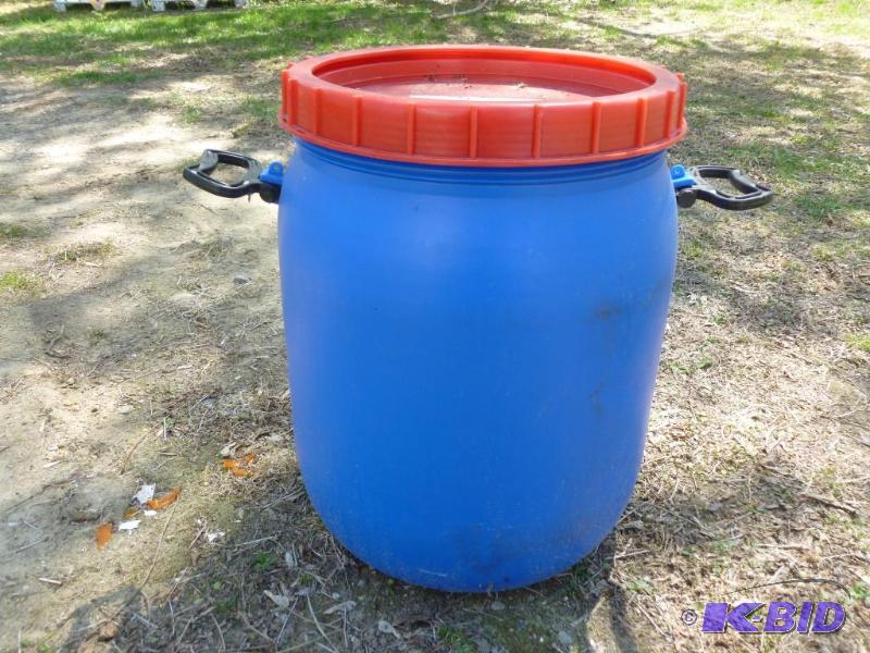 lot 244 image: 10 gallon food grade plastic storage drum wit...