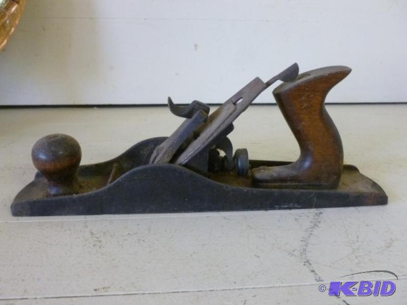 lot 28 image: Large antique jack plane, 13.5" L. ...