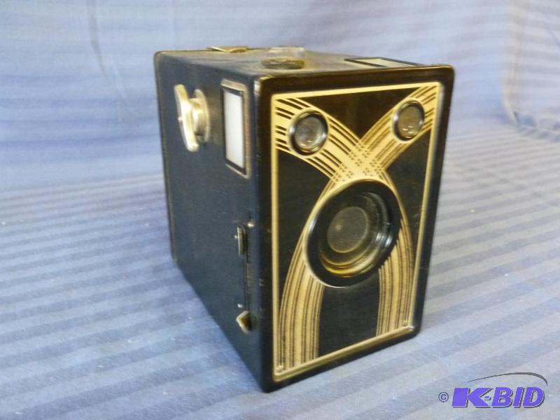 lot 44 image: Vintage Marvel S-16 box camera. ...