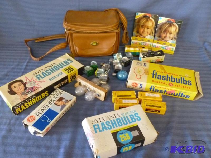 lot 45 image: Large lot of vintage camera flashbulbs and fi...