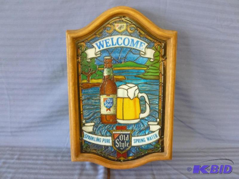 lot 50 image: Collectible 1980 Heileman Brewing Co. Old Sty...