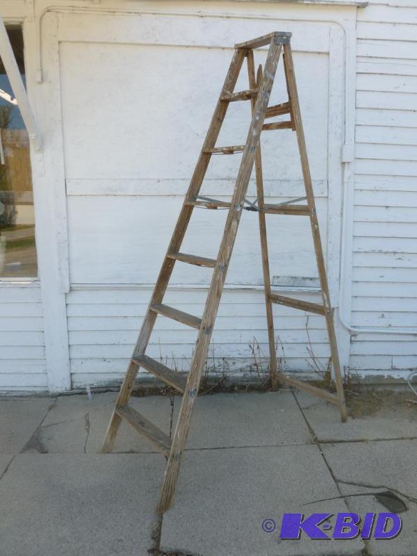 lot 64 image: Large 9 foot wooden step ladder. ...