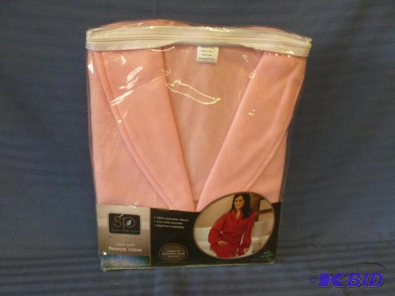 lot 77 image: Sarah Peyton Wellness ultra-soft fleece robe,...