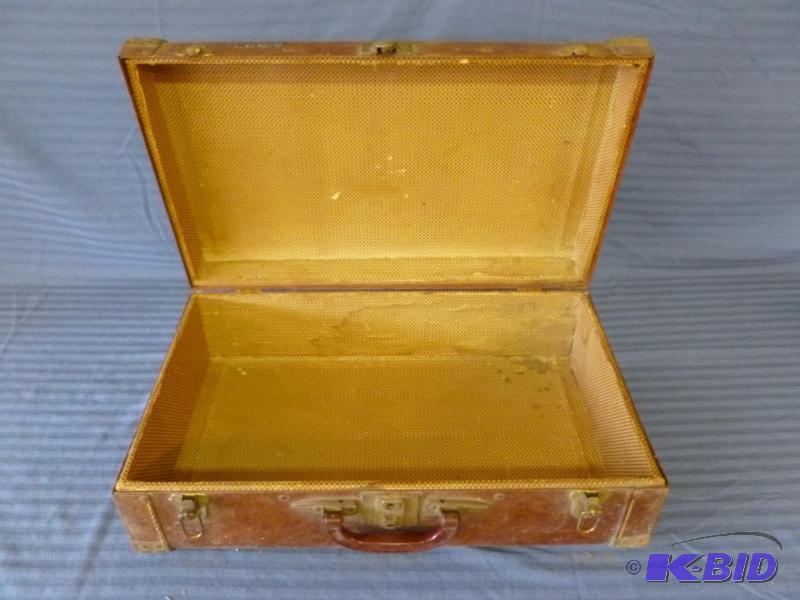 lot 83 image: Vintage hard shelled suit case. ...