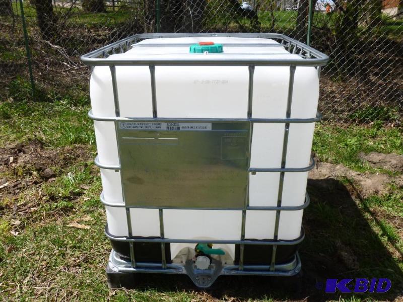 lot 9 image: Large 250 gallon plastic food grade liquid st...