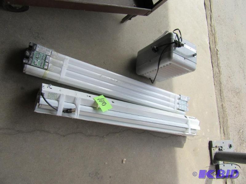 2, 4ft shop lights and bulbs