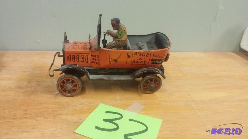 Vintage AMOS and ANDY Metal Car.. Wind up