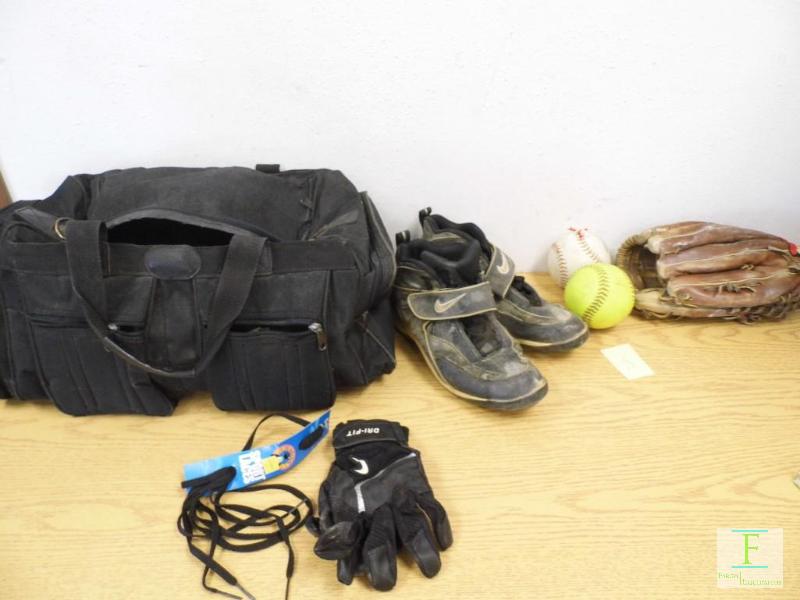 lot 18 image: Soft Ball Items