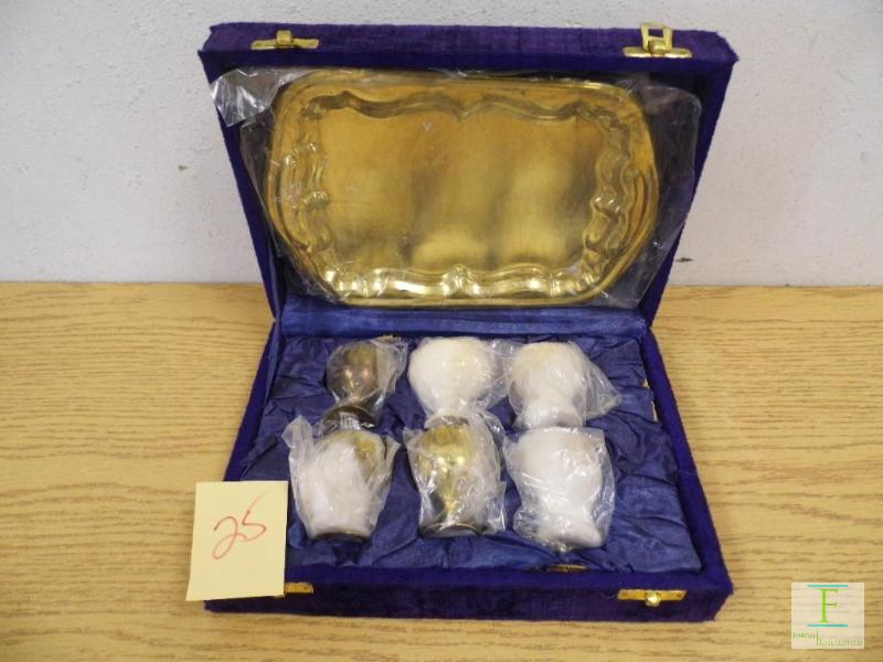 lot 25 image: Tray w Glasses