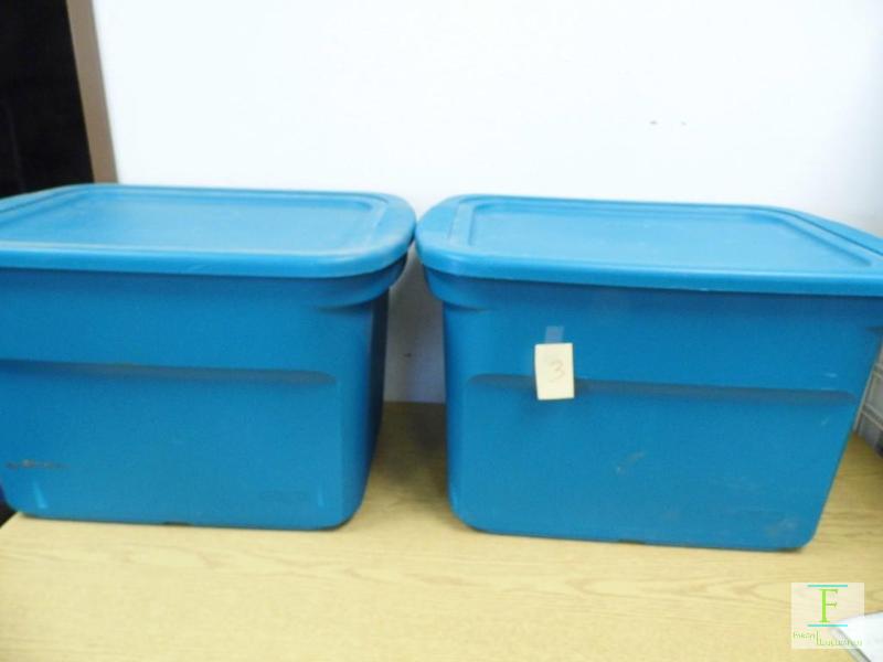 lot 3 image: 2 Sterelite Totes
