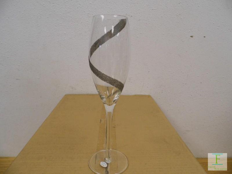 lot 49 image: New Case of 24 Champagne Flutes