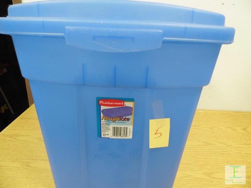 lot 5 image: Rubbermaid Rough Tote