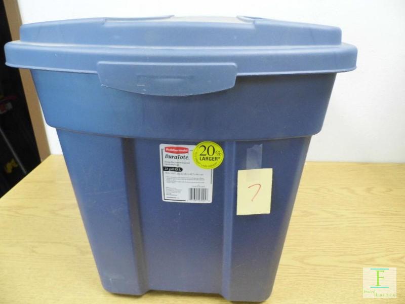 lot 7 image: Rubbermaid Rough Tote