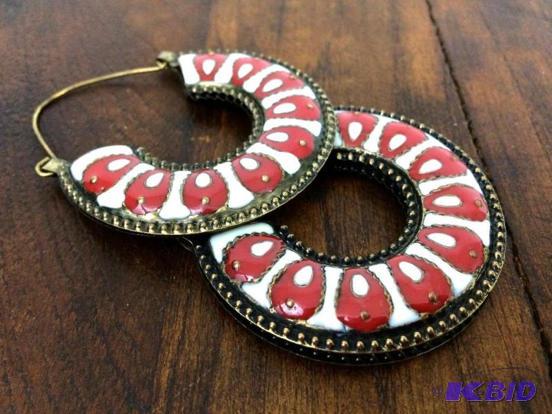 lot 19 image: cloisonn  earrings fun