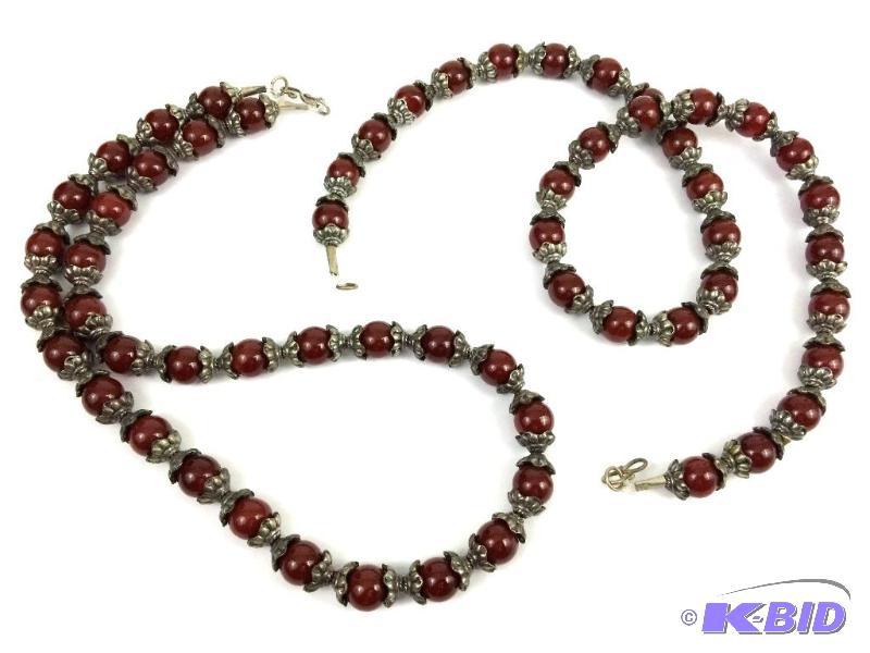 lot 40 image: Lot of 2 Hand made beaded necklaces made in Iran.