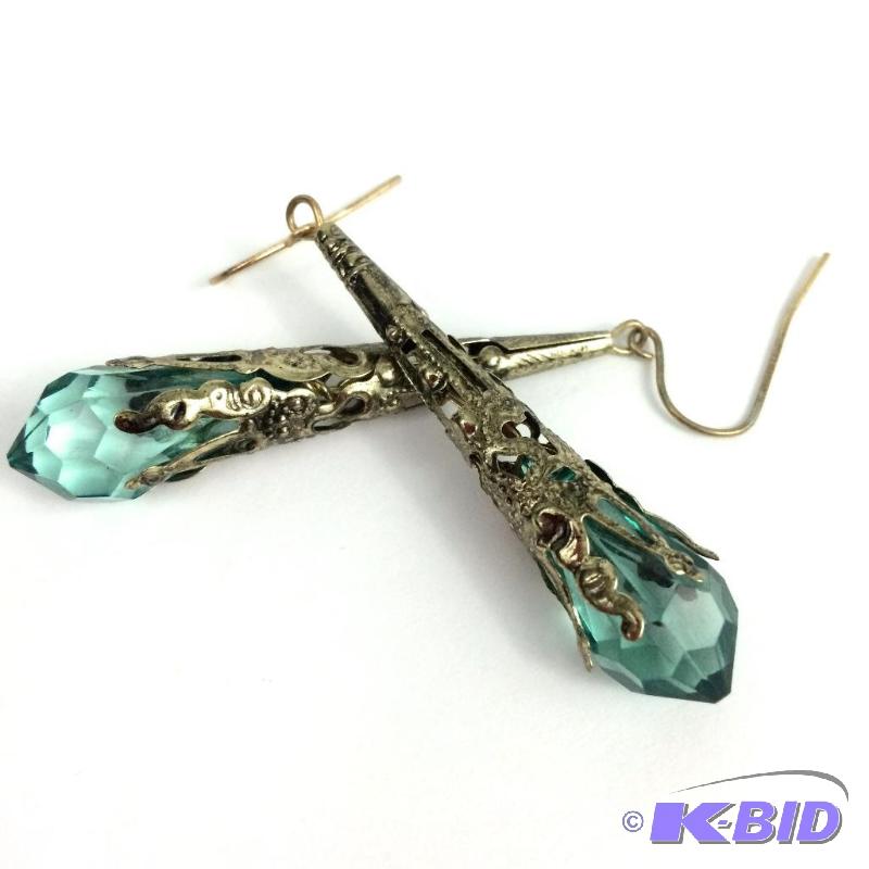 lot 52 image: pair of fun earrings