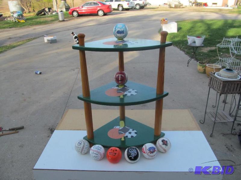 End table,several collectable baseballs