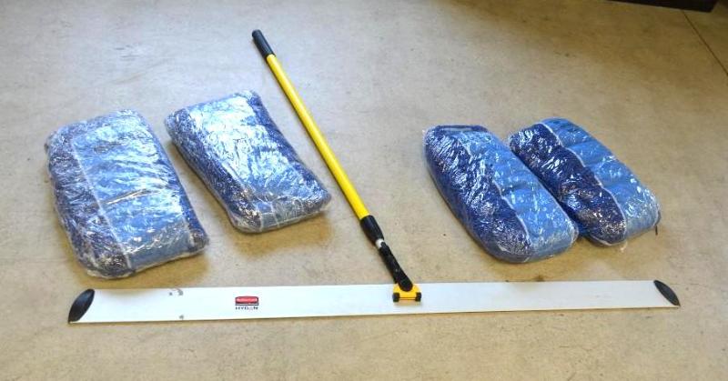 lot 50 image: Rubbermaid Hygen&nbspDust Mop for use in gym...