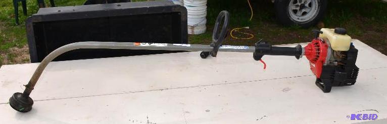 lot 104 image: Yard Machine gas weed whip model Y28 28cc 15 ...