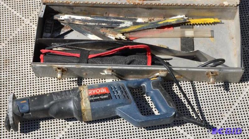 lot 117 image: Ryobi saws all with metal case, blades...